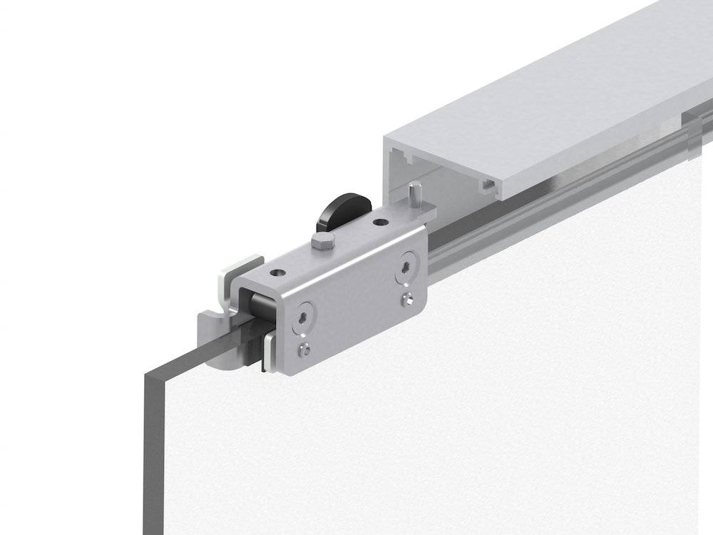 Silberner Metallstab mit glatter, polierter Oberfläche vor weißem Hintergrund.