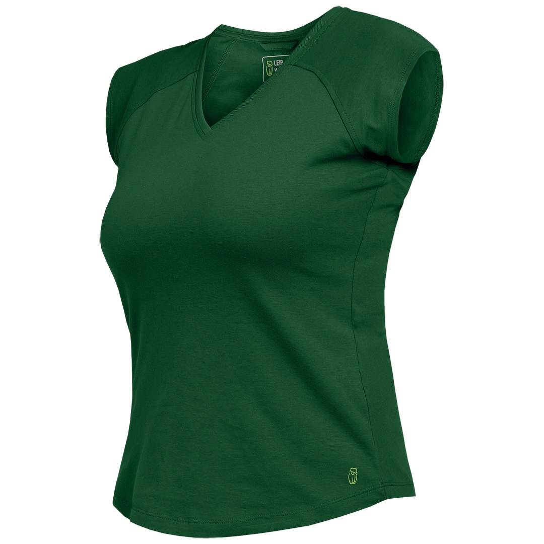 Grünes T-Shirt mit kurzen Ärmeln und V-Ausschnitt auf einfachem weißem Hintergrund gezeigt.