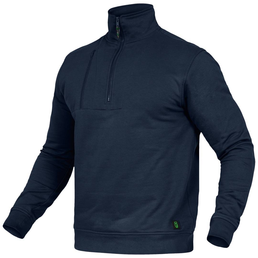Marineblauer Pullover mit langen Ärmeln, hohem Kragen und kurzem Frontreißverschluss, von vorne auf weißem Hintergrund gezeigt.