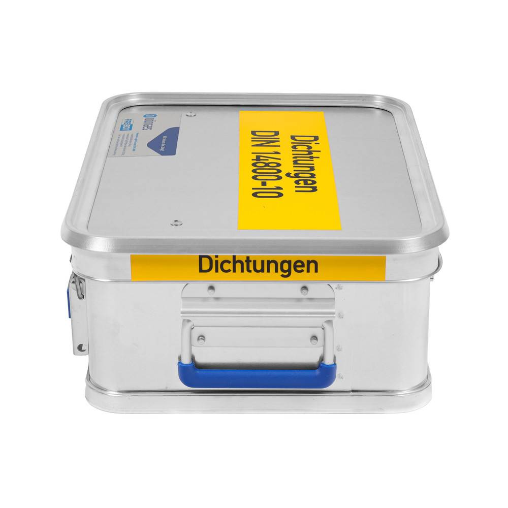Eine Metallbox mit einem gelben Etikett, auf dem 'Dichtungen DIN 14800-0' steht, ausgestattet mit einem blauen Griff und Verschluss, zur Lagerung oder zum Transport verwendet.