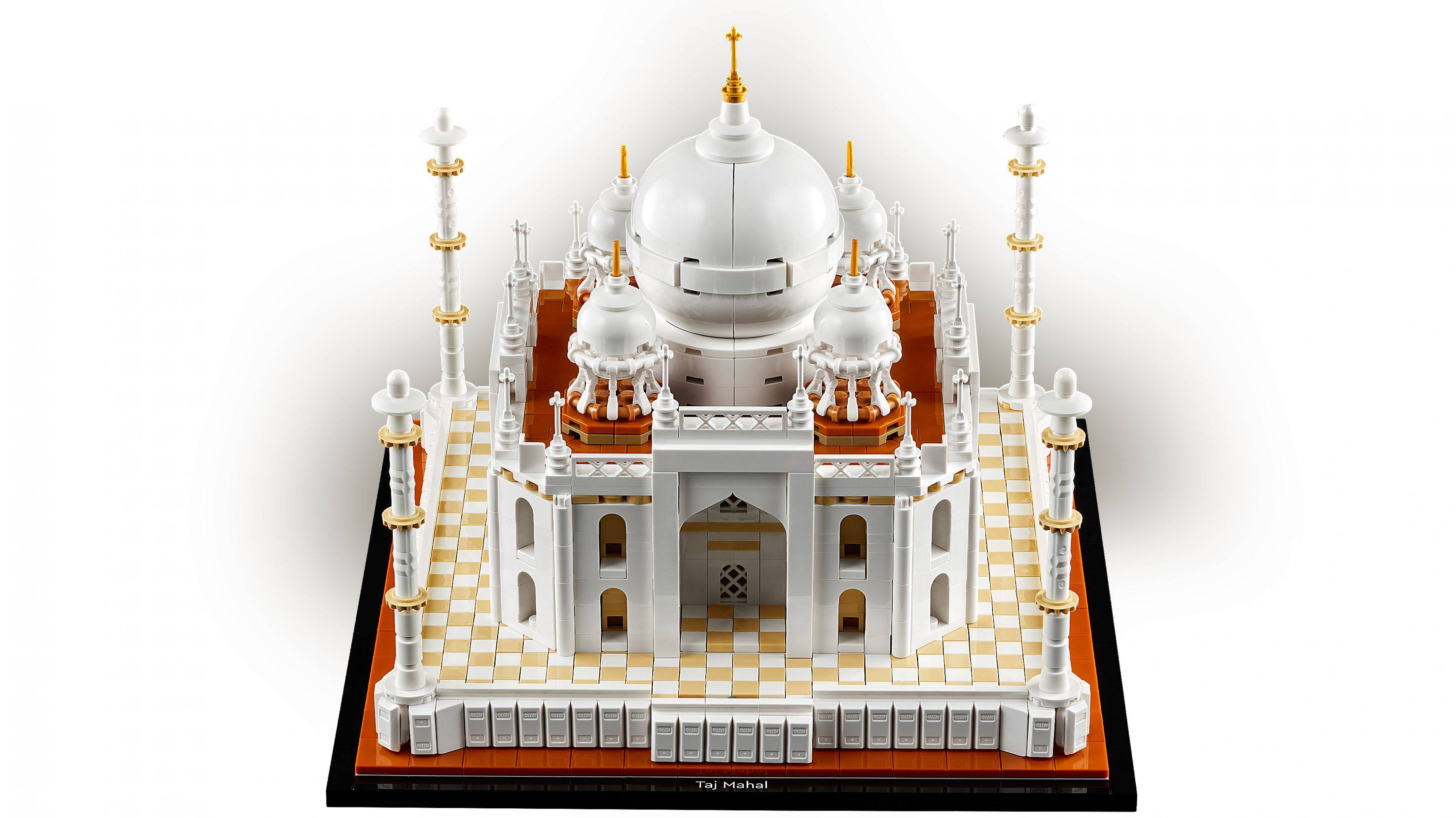 Ein detailliertes Modell des Taj Mahal auf einem Ausstellungssockel, von vorne mit seiner zentralen Kuppel, Minaretten und symmetrischer weißer Fassade gezeigt.
