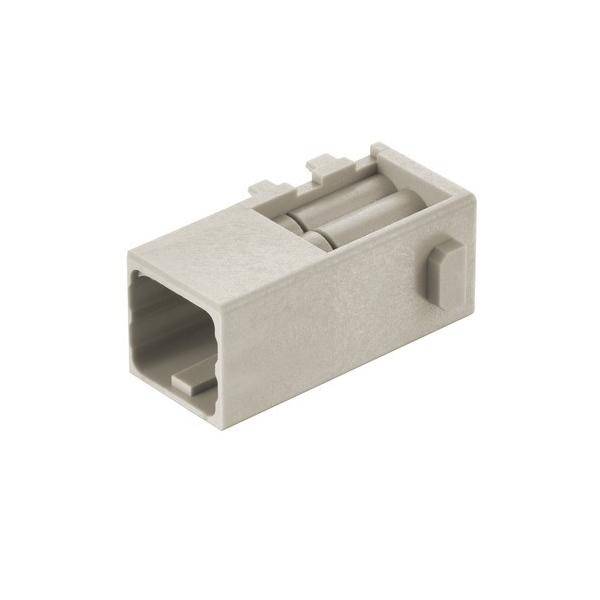 Ein grauer rechteckiger Kunststoffverbinder mit einer offenen Seite und zwei Verriegelungslaschen an den Seiten, der für elektrische oder elektronische Verbindungen konzipiert ist.