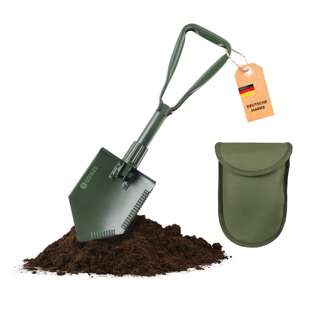 Eine grüne, faltbare Schaufel ruht auf einem Haufen Erde, begleitet von einem Etui und einem Anhänger mit der Aufschrift ‚Deutsche Marke' und einer deutschen Flagge.