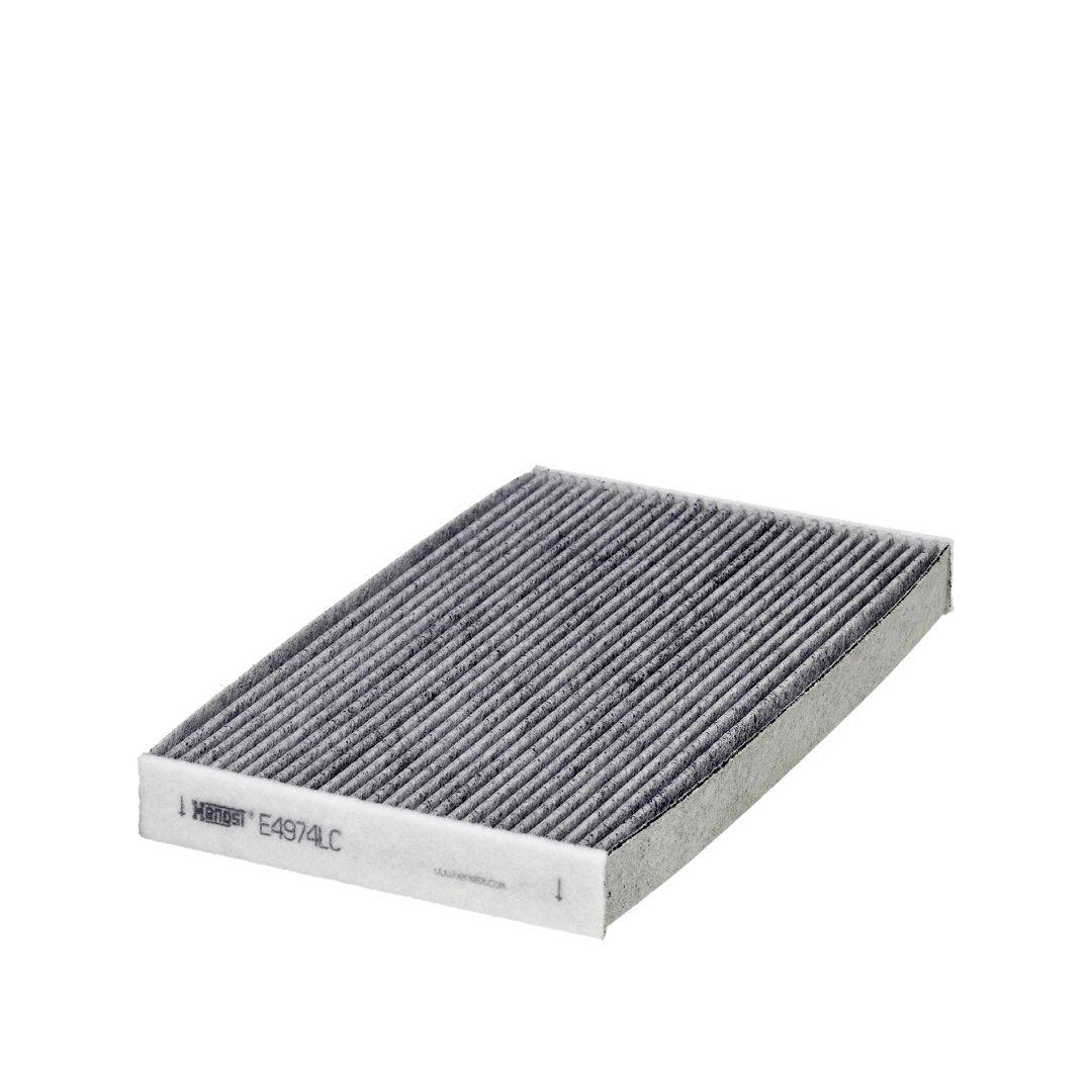 Ein rechteckiger, gefalteter Luftfilter für ein Kraftfahrzeug mit weißem Rahmen und grauem Filtermaterial, der vor einem einfarbigen Hintergrund präsentiert wird.