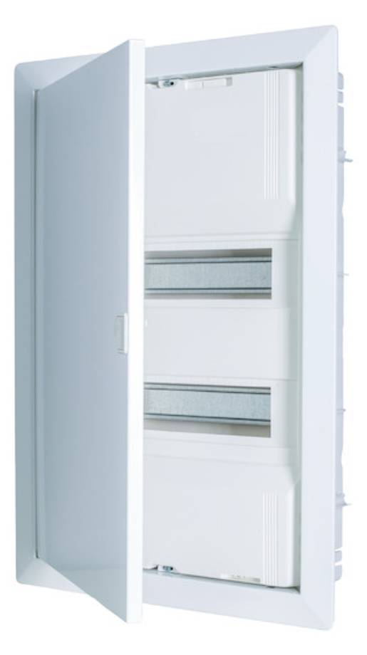 Offener weißer elektrischer Wandschrank mit Scharnirtür, der zwei innere Reihen von Leistungsschaltern in einem Einbaugehäuse zeigt.
