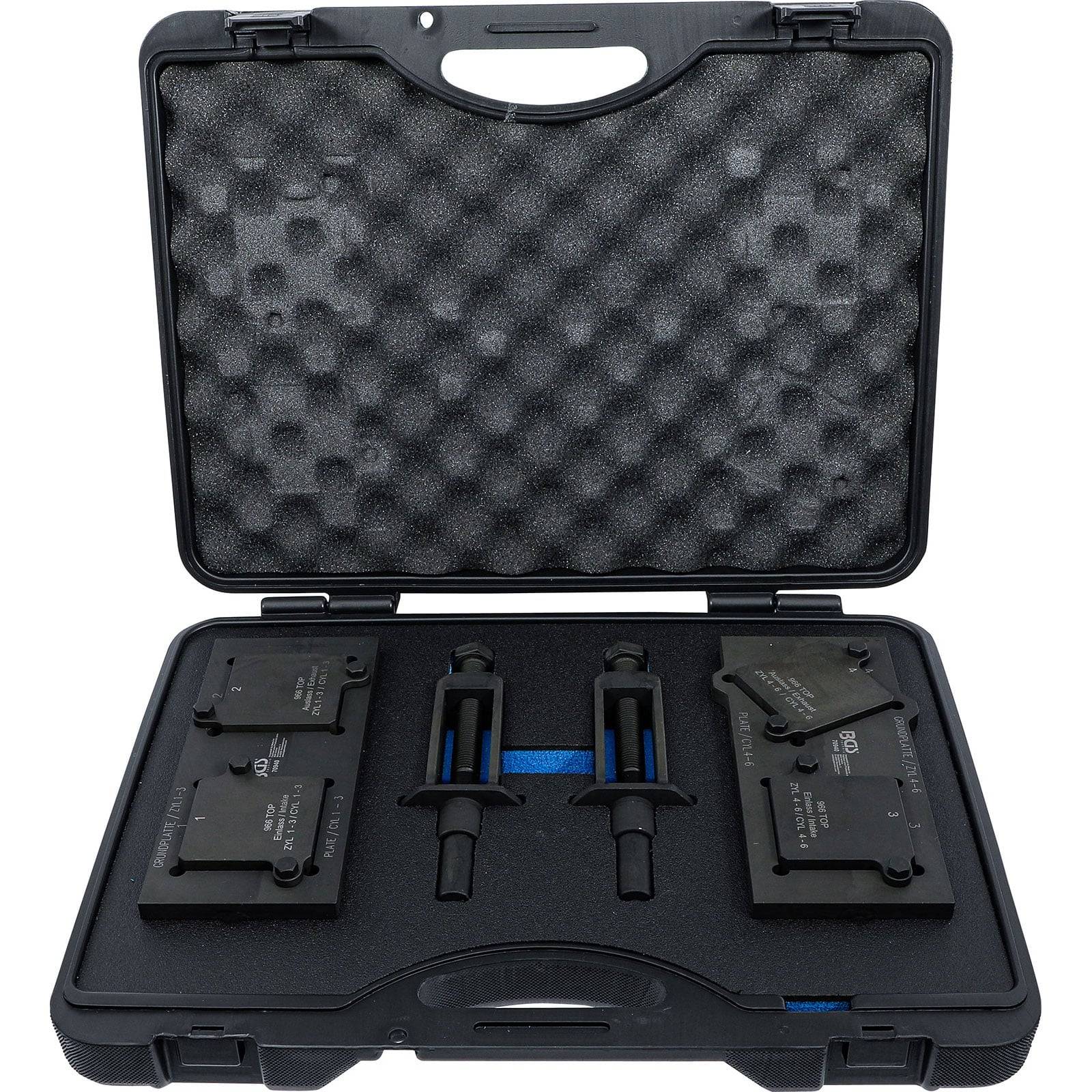 Schwarze Transporttasche mit Schaumstoffpolsterung, in der Präzisionswerkzeuge oder Messgeräte sorgfältig und übersichtlich angeordnet sind.