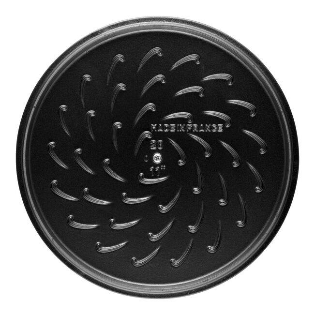 Schwarzer runder Metalldeckel für Kochgeschirr oder Pfannenboden mit Spiralmuster und „MADE IN FRANCE" in der Mitte geprägt.