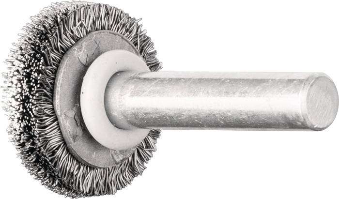 Eine Nahaufnahme eines Drahtbürsten-Aufsatzes, der für eine Bohrmaschine konzipiert ist, die die Borsten und die metallische Welle zum Reinigen oder Schleifen zeigt.