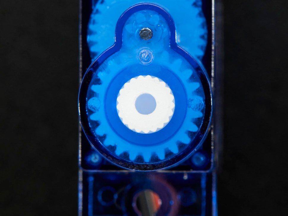Adafruit DC Motor in Micro Servo Gehäuse