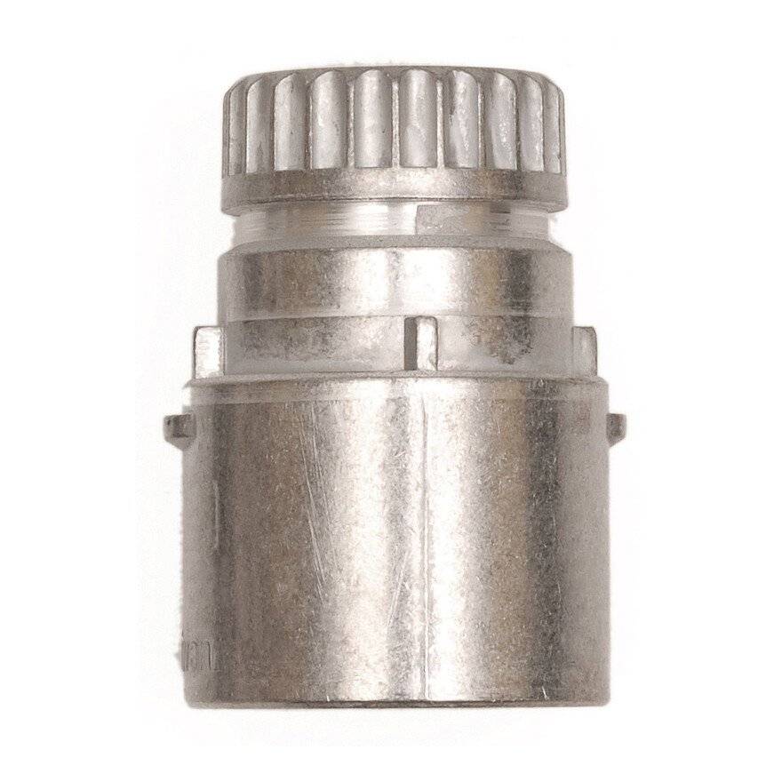 Eine silberne Metalldüse mit gerilltem Griff oben, wahrscheinlich zur Verwendung für Werkzeuganbauteile, gegen einen einfachen weißen Hintergrund angezeigt.