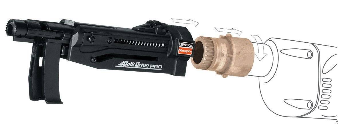 Ein schwarzes Simpson Strong-Tie Quik Drive PRO Schraubendrehwerkzeug, neben einem beigen Schraubenbund gezeigt, der die Befestigung anzeigt.