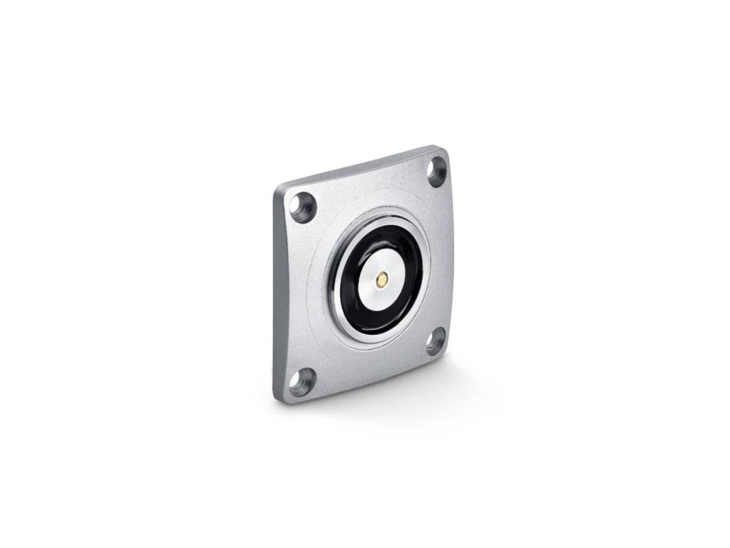 Quadratische Metallmontageplatte mit einem zentralen schwarz-weißen kreisförmigen Stecker oder Sensor und vier Schraubenlöchern in den Ecken auf weißem Hintergrund