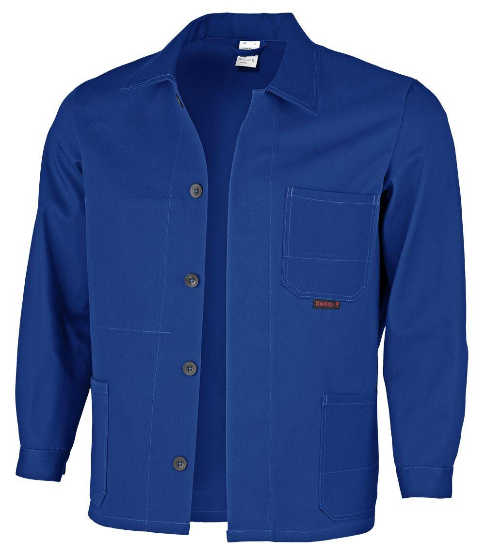 Eine blaue Arbeitsjacke mit langen Ärmeln, Knopfverschluss und drei Taschen, darunter eine Brusttasche.