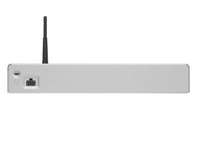 Ein weißes rechteckiges Gerät mit einer Antenne und einem USB-Anschluss an seiner Seite.