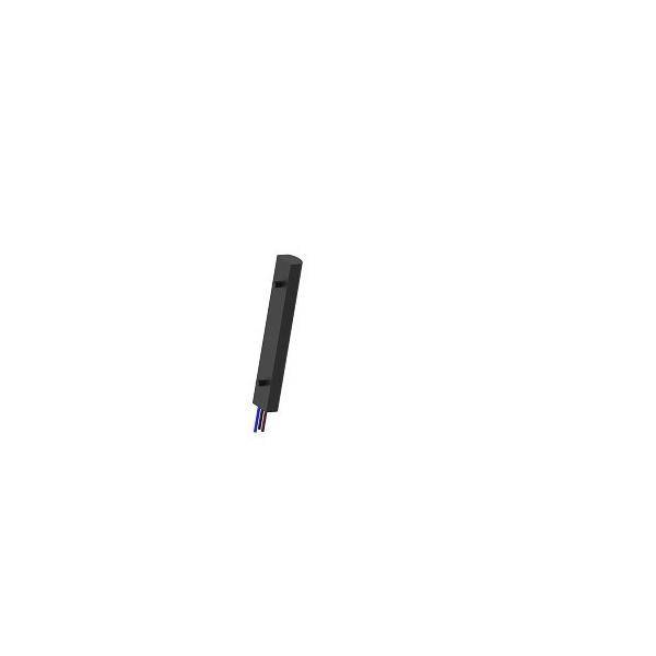 Kleine schwarze elektronische Komponente mit drei farbigen Drahtleitern auf einem einfachen weißen Hintergrund.