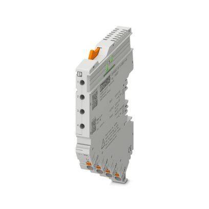 Ein schlankes, graugestrichenes elektronisches Gerät mit orangefarbenen Klemmen und einem QR-Code, das zur Verbindung mit Systemen der Fabrikautomation oder Steuerungssystemen verwendet wird.