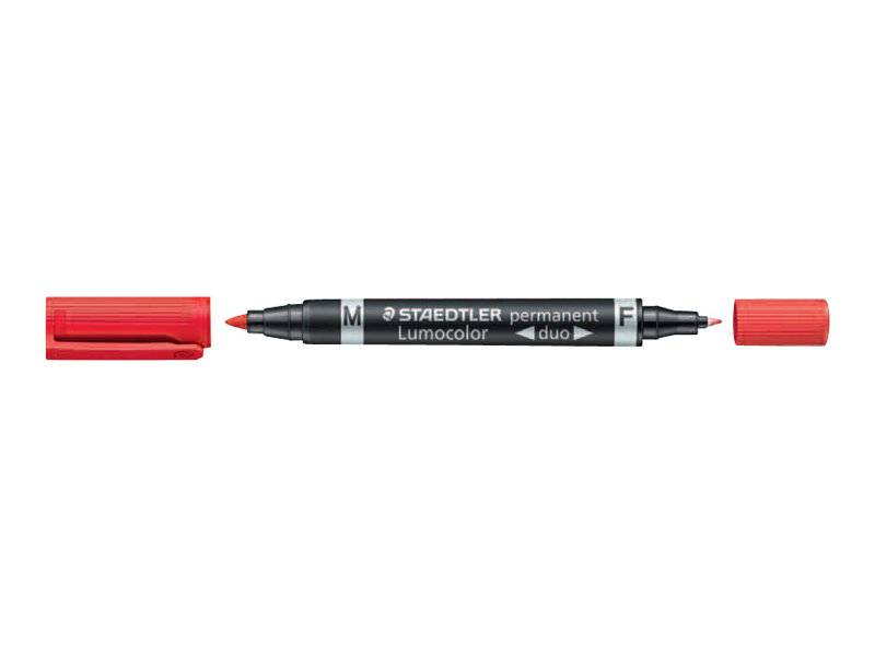 Ein schwarzer STAEDTLER permanenter Lumocolor Duo Marker mit roten Kappen an beiden Enden, horizontal auf weißem Hintergrund dargestellt.