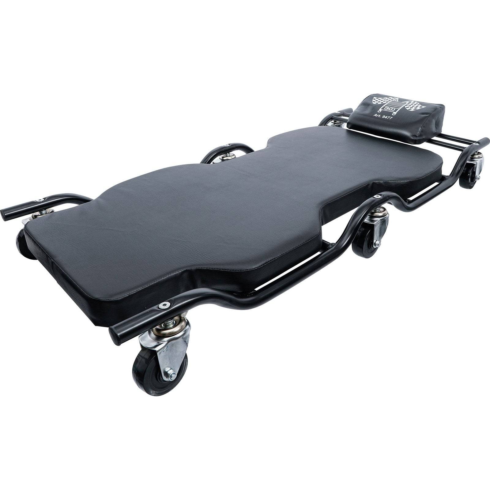 Ein schwarzer Mechaniker-Rollbrett mit gepolsterter Oberfläche und vier Schwenkrollen, das für das Unterfahren von Fahrzeugen zur Durchführung von Reparaturen konzipiert ist.