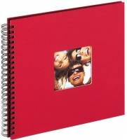 Rotes spiralgebundenes Fotoalbum mit einem kleinen Titelbild von drei lächelnden Personen.