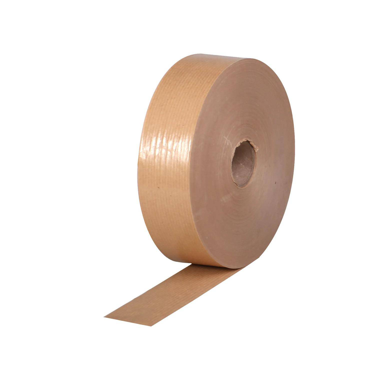 Rolle braunen Klebebands mit einem losen Streifen, der sich von der Rolle auf weißem Hintergrund abzieht.