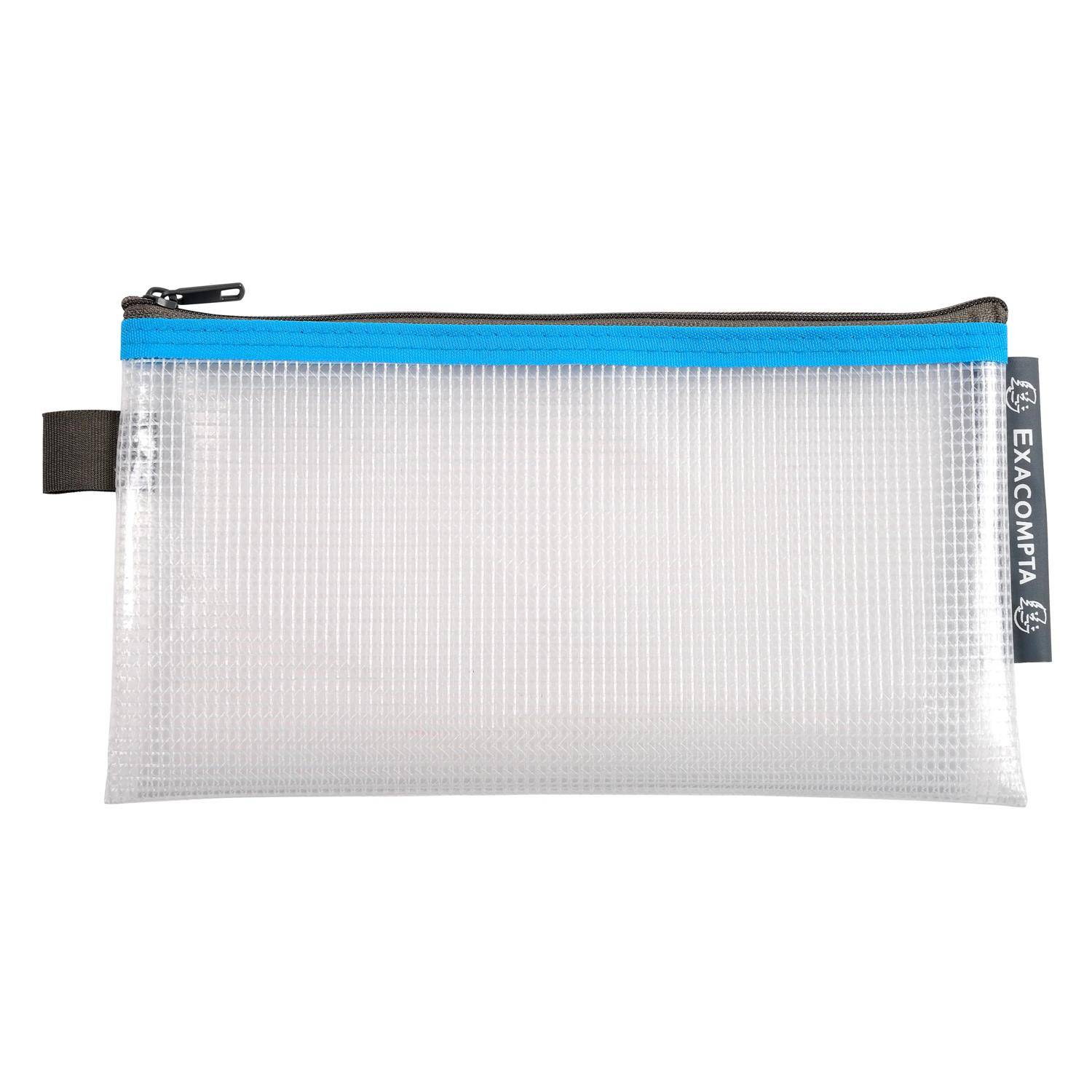 Transparente Reißverschlusstasche aus Mesh mit blauer Oberkante, schwarzem Reißverschluss und seitlicher Lasche mit der Aufschrift „EXACOMPTA" auf weißem Hintergrund