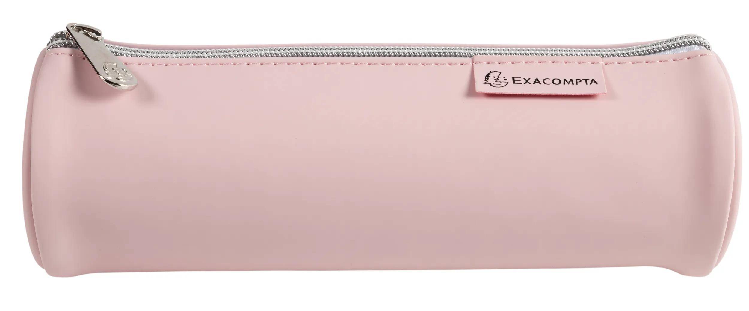 Ein zartrosa Reißverschlussbeutel mit einem kleinen Etikett an der Seite, das eine einfache Gesichtsillustration und die Buchstaben 