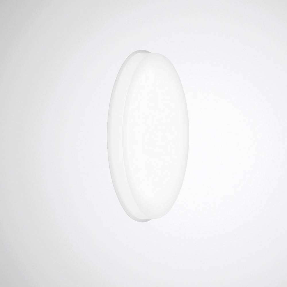 Eine runde, weiße Deckenleuchte, die ein sanftes Leuchten ausstrahlt, vor einem schlichten weißen Hintergrund.