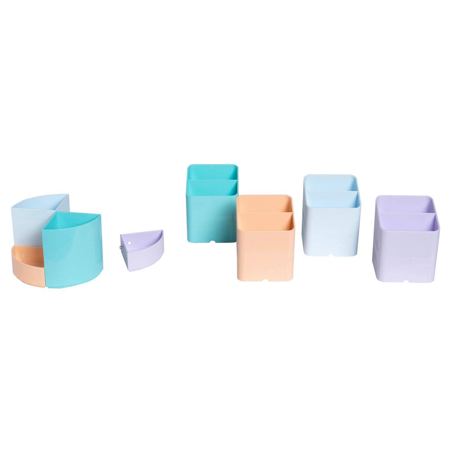 Satz pastellfarbener gefalteter Papierspeicherboxen in Blau, Blaugrün, Pfirsich, Hellblau und Lavendel auf weißem Hintergrund.
