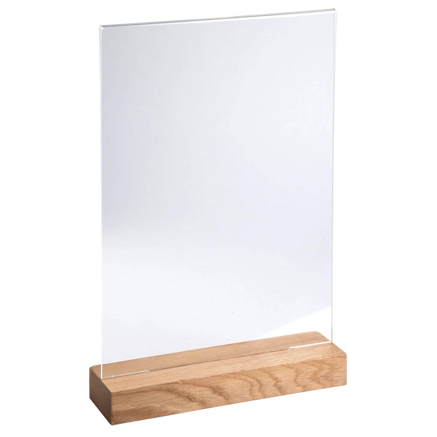 Transparenter Acrylschild-Halter mit Holzsockel, leer gezeigt vor einem einfachen Hintergrund.