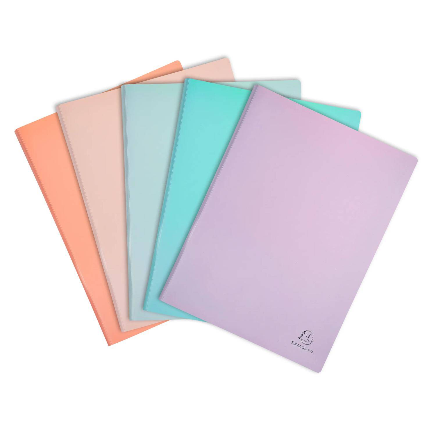Fünf pastellfarbene Notizbücher fächerförmig auf weißem Hintergrund angeordnet, mit Umschlägen in Pfirsich, Rosa, Blau, Türkis und Lavendel.