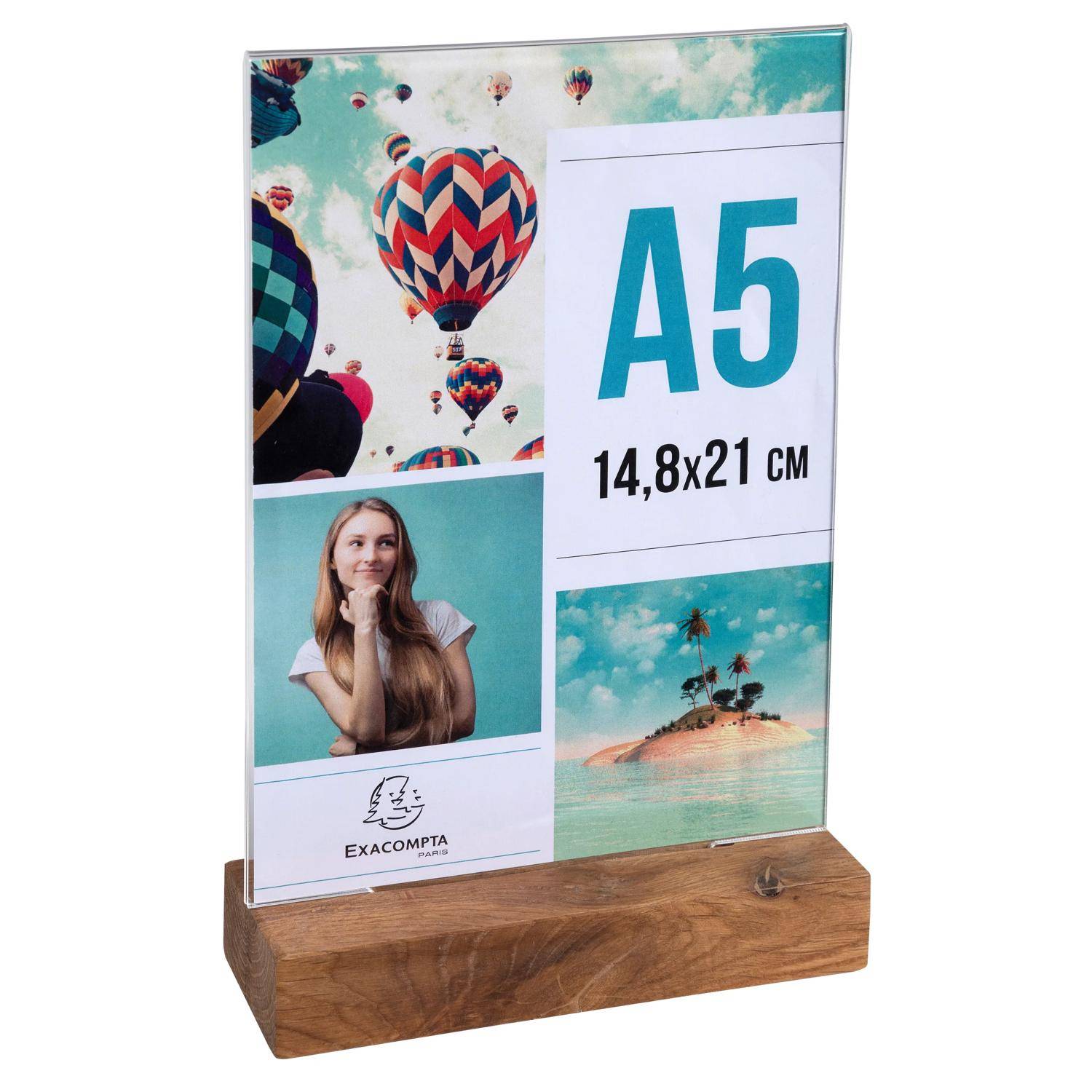 A5-Holztisch-Ausstellungsständer mit einer Mustereinsatzhalterung mit Heißluftballons, Porträt und Inselfotos, beschriftet mit „A5 14,8x21 cm".