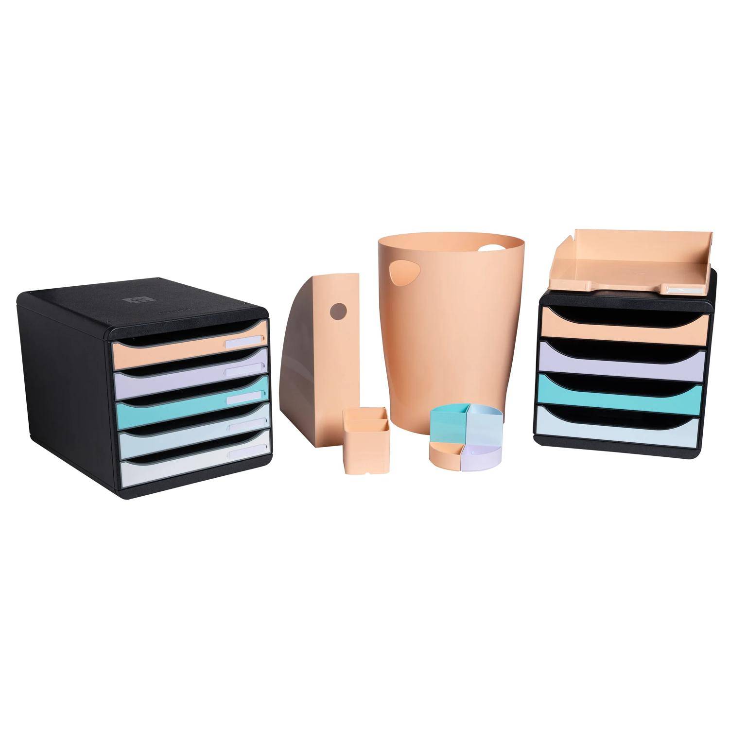 Büroschrankorganizer-Set mit schwarzen Aufbewahrungsboxen, Tabletts und einem beigen Papierkorb auf weißem Hintergrund.