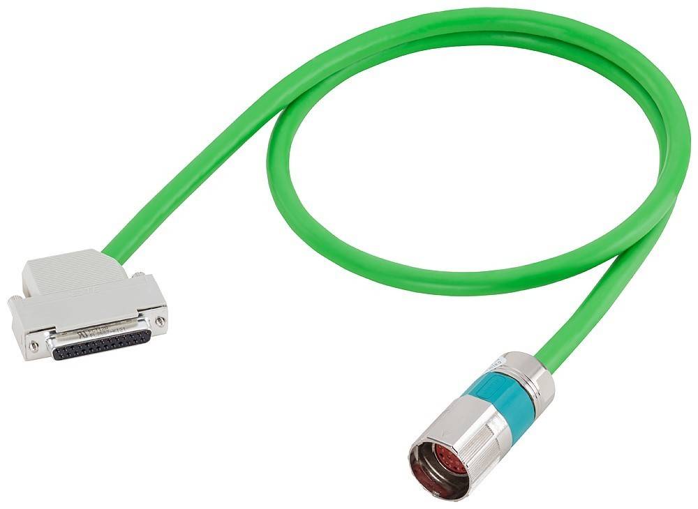 Ein grünes Datenkabel mit metallischen Anschlüssen an beiden Enden, verwendet für Hochgeschwindigkeits-Datentransfer, isoliert auf weißem Hintergrund.