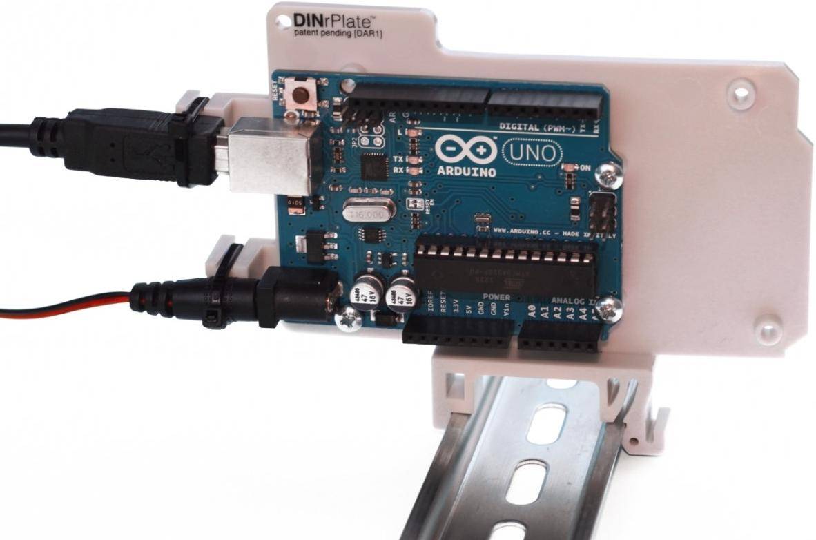 DINrPlate DAR1 - Hutschienenhalter für Arduino Uno / Mega, grau