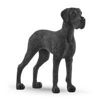 Schwarzer Hund, der sich im Profil auf einem schlichten weißen Hintergrund befindet.