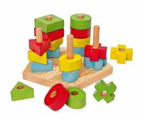 Holzgeometrisches Stapelspielzeug mit farbigen Blöcken auf Stiften, einschließlich Kreisen, Dreiecken, Quadraten und Fünfecken, zum Spielen und Lernen für Kinder.
