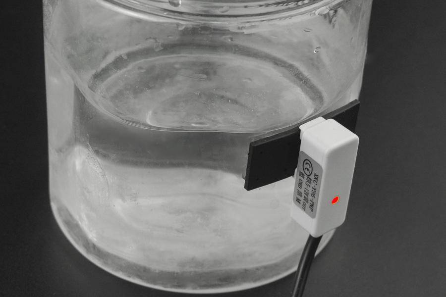 DFRobot Berührungsloser kapazitiver Flüssigkeitsstandssensor für Gefäße