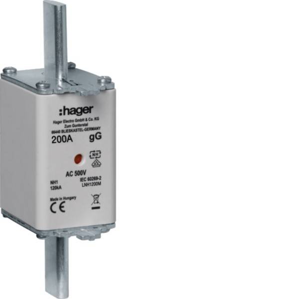 Eine Sicherung mit Metallverbindungen, mit der Bezeichnung 'Hager' für 200A und 500V AC, mit Spezifikationen und Sicherheitssymbolen, die auf dem Gehäuse gedruckt sind.