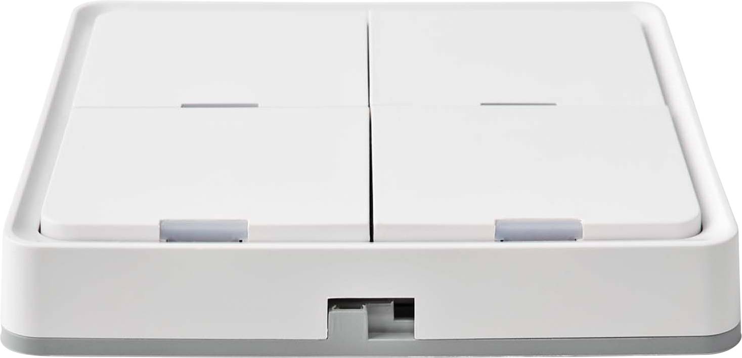 Weiße Computertastatur mit Nahaufnahme der Tasten und minimalistischem Hintergrund.