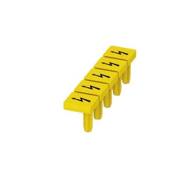Fünf gelbe Stecker mit schwarzen Blitzsymbolen, in einer Reihe angeordnet.