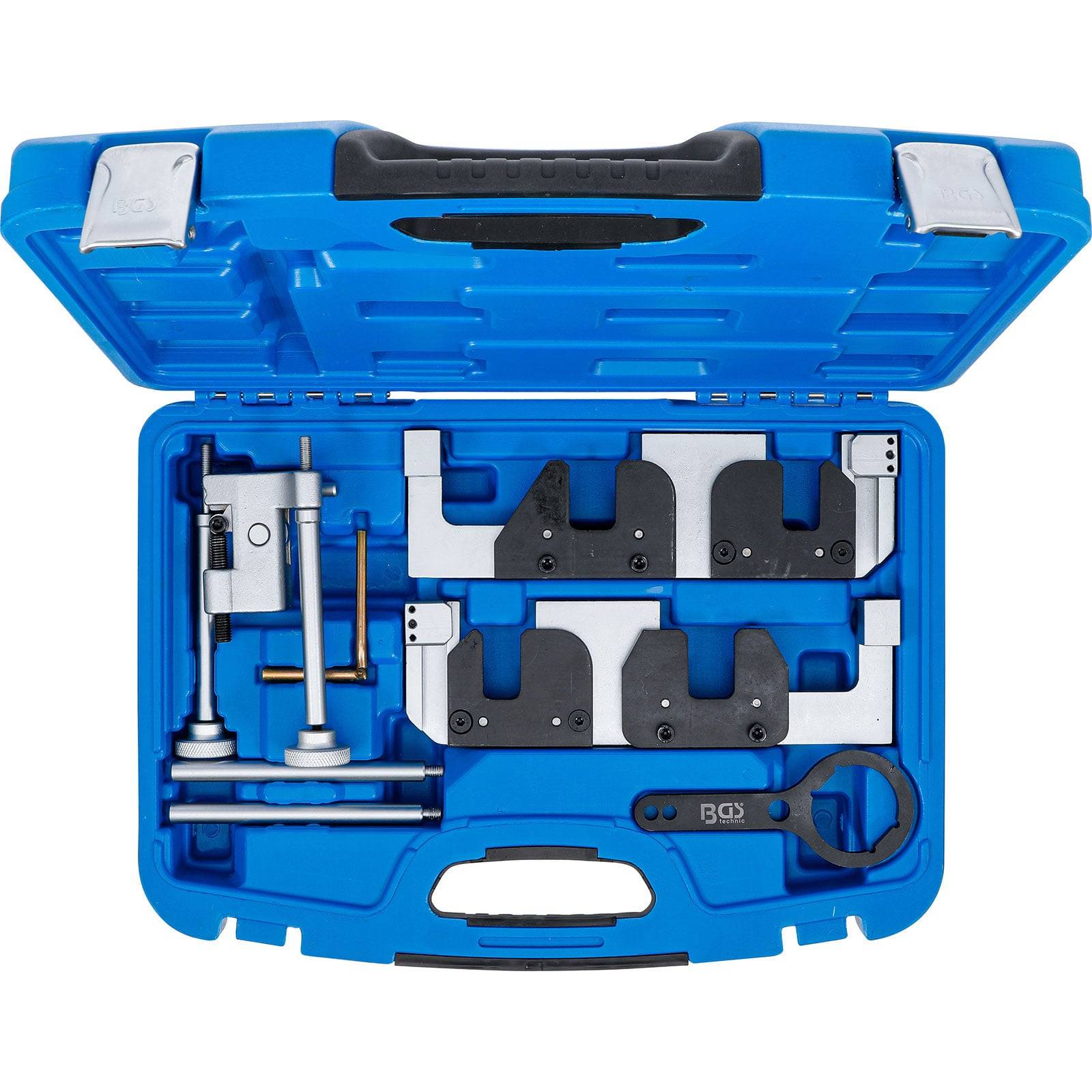 Eine blaue Plastikbox enthält verschiedene Metallautowerkzeuge, die sorgfältig in maßgefertigten Fächern angeordnet sind.