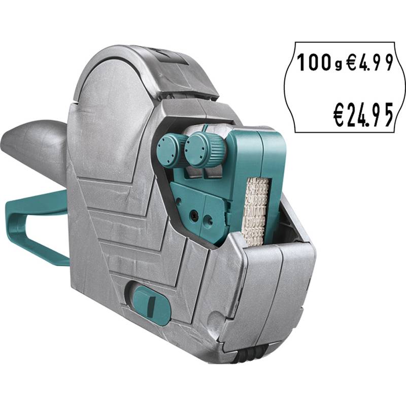 Ein futuristischer, silberner Etikettendrucker mit türkisfarbenen Knöpfen neben einem Preisschild, das '100g €4,99' und '€24,95' anzeigt.