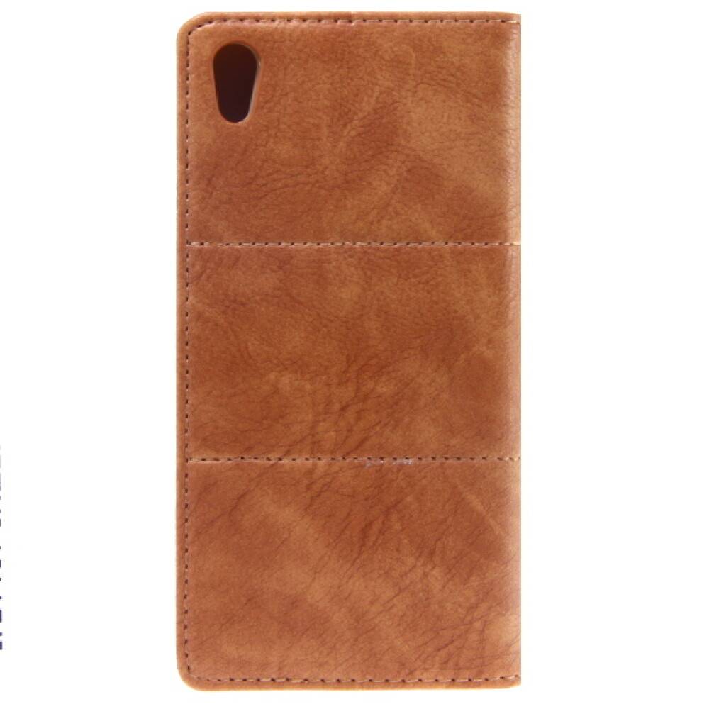 Braunes Lederetui für Telefone mit Kartenfach und Kameraausschnitt.
