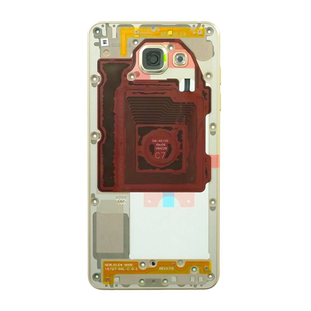 Das Bild zeigt die Rückansicht eines zerlegten Smartphones, das interne Komponenten wie das Kameramodul und die Schaltkreise offenlegt.