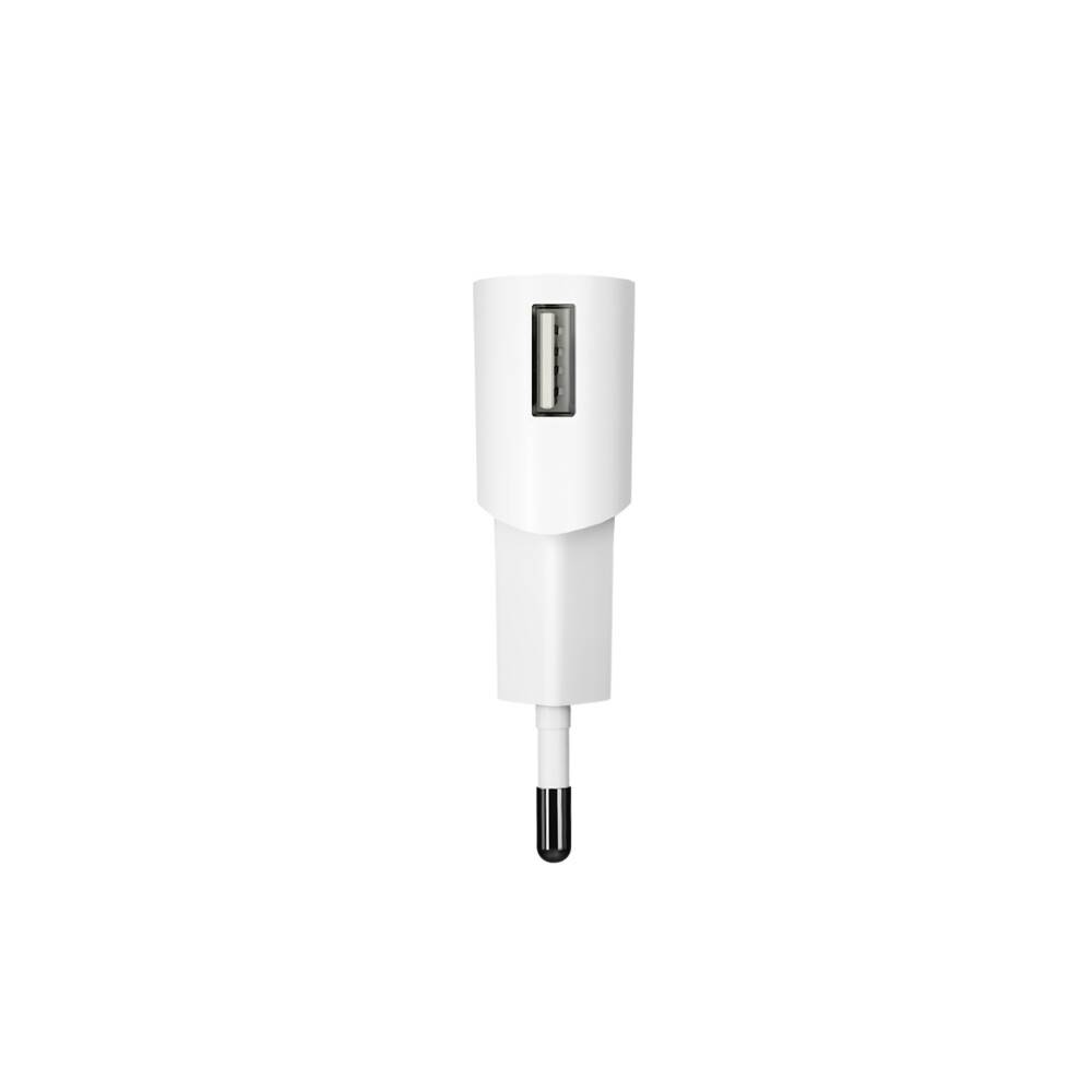 Weißer USB-Ladegerätadapter mit einem einzelnen USB-A-Anschluss und angebrachtem europäischem Zweipolstecker auf einfachem Hintergrund