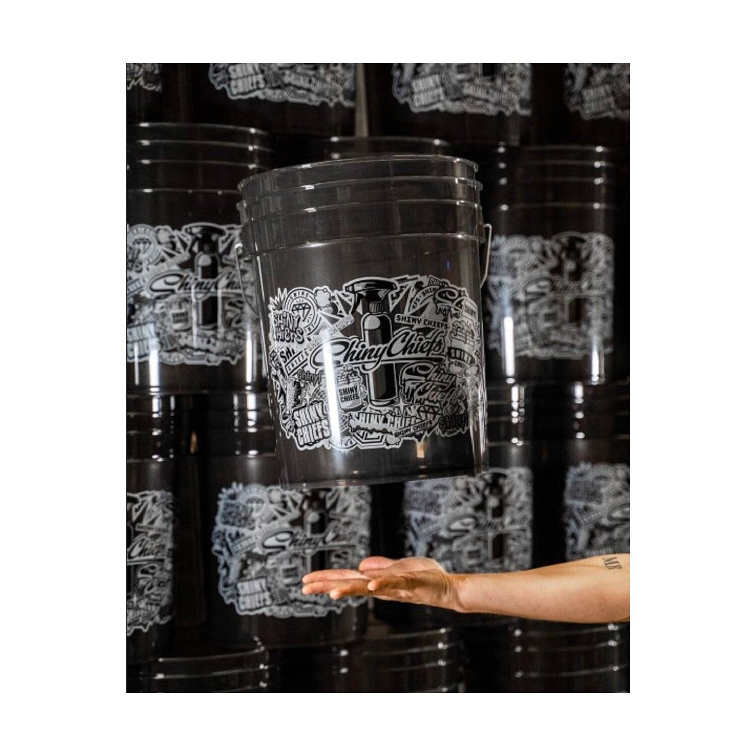 Wascheimer - Großer Wasch Bucket für Autowäsche aus robustem HDPE-Kunststoff - 20L Fassungsvermögen - Schwarz Smoked