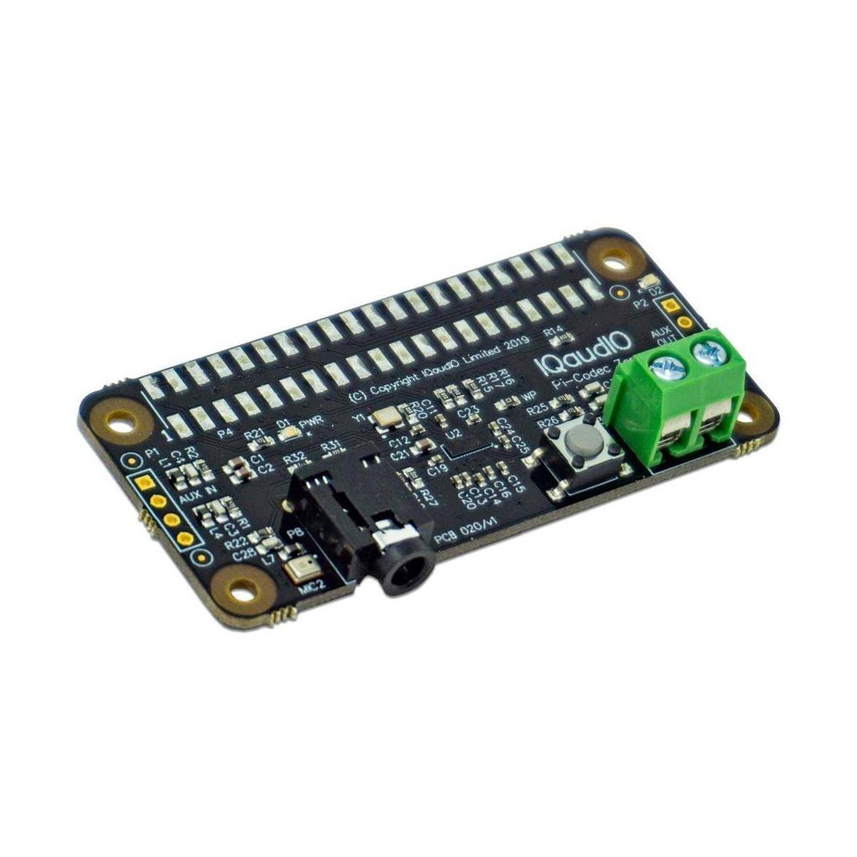 Audio-DAC-Platine mit grüner Anschlussklemme, Micro-USB-Anschluss und verschiedenen elektronischen Bauteilen, konzipiert zur Integration mit Raspberry Pi.