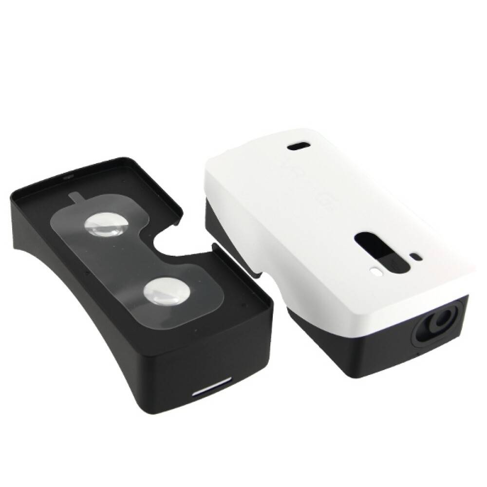 Ein weiß-schwarzer Virtual-Reality-Headset mit elegantem Design, bei dem die Linsen und der offene Deckel zu sehen sind, einsatzbereit.