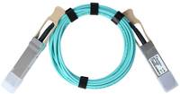 Zwei optische Transceiver-Kabel mit türkisfarbener aufgewickelter Faser und silbernen Steckverbindern an beiden Enden