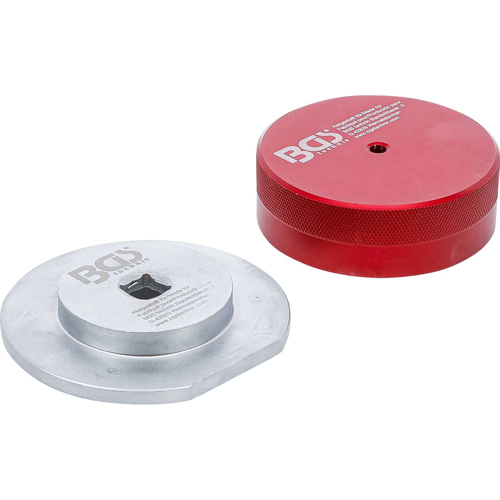 BCP-markierte rote und silberne Steckschlüssel zum Einstellen der Hinterachslager von VW/Audi, mit eingravierter Textanleitung auf den Oberflächen.